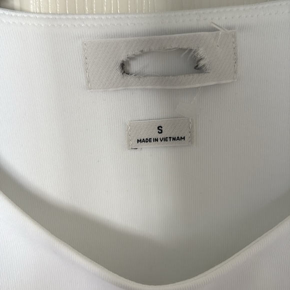 Aritzia Babaton cropped white top; size small; NWOT - Picture 3 of 5